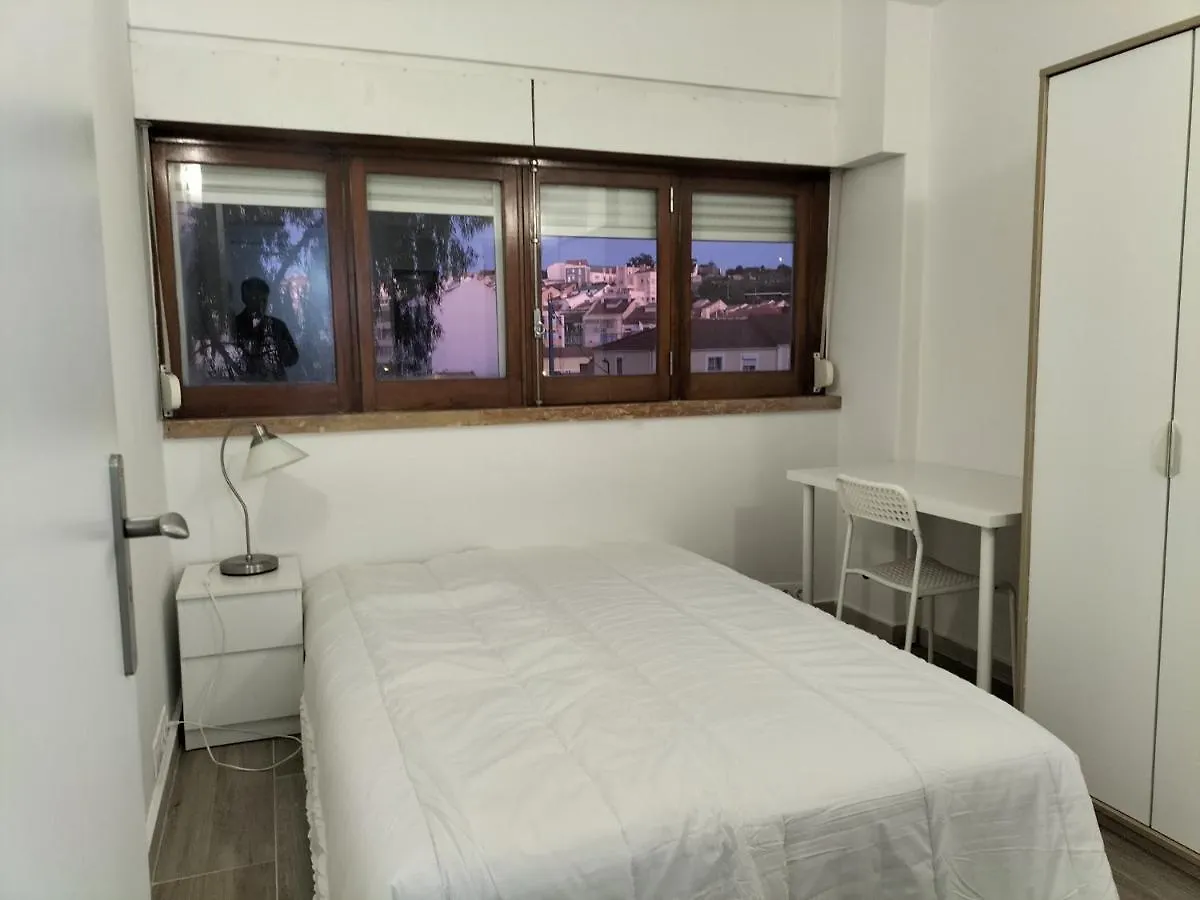 Retreat View Tagu River Лиссабон Португалия